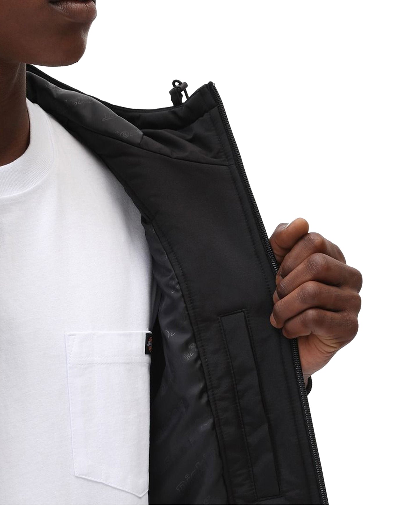 dickies chaqueta new sarpy de color negro con capucha-forrada-logo dickies en el pecho-resistente al agua.-100%poliéster