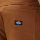dickies fairdale pantalón corto de color marron -sarga de algodón 100% y corte recto.