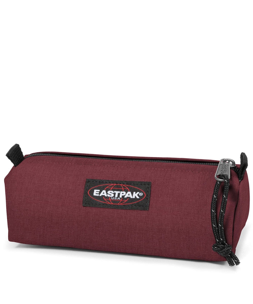 eastpak estuche benchmark de color granate, practico, sencillo, y duradero, cierre con cremallera.