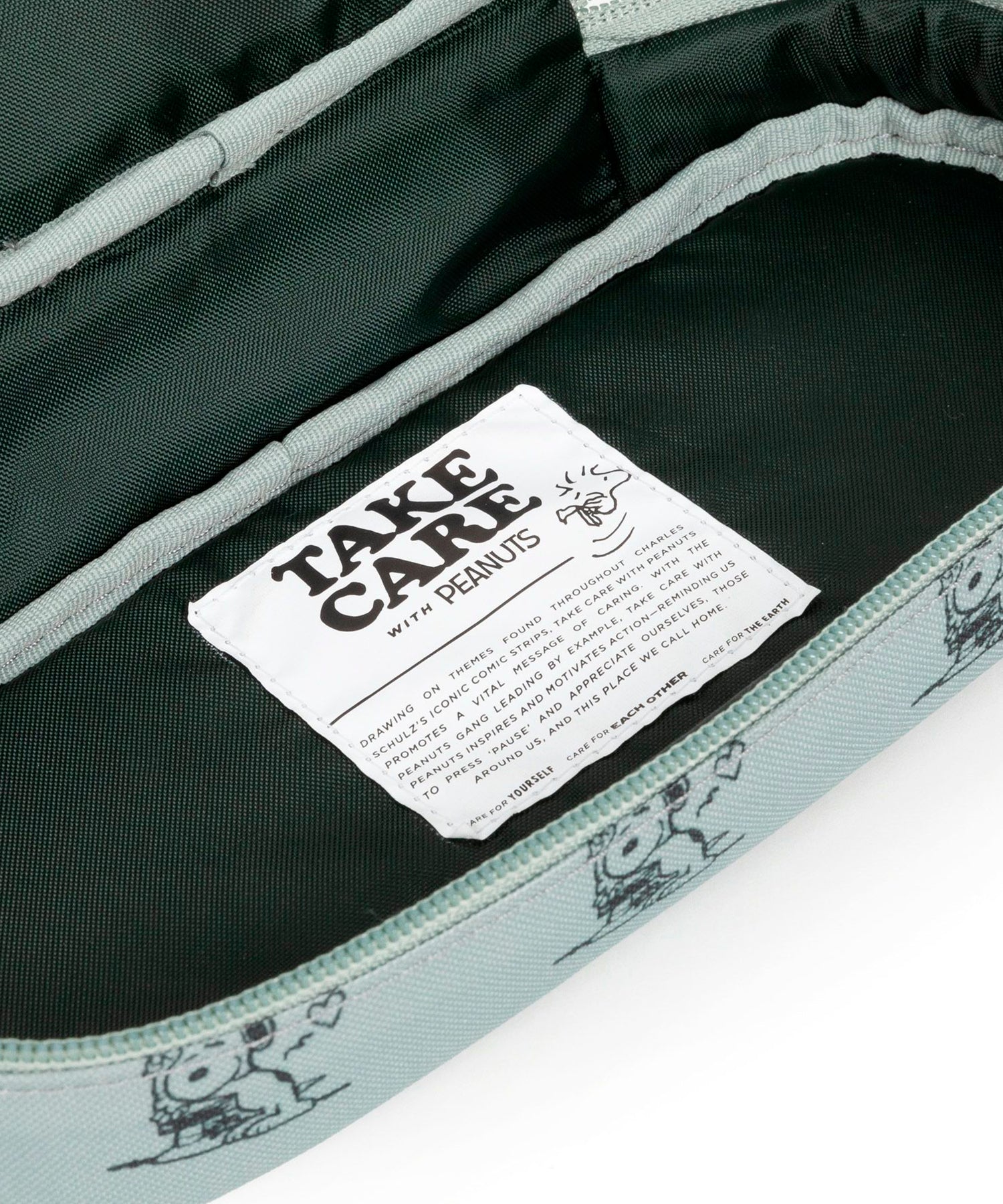 eastpak-estuche-oval-single-colaboración-eastpak-x-peanuts-color-peanuts-mint-para-organizar-tus-cosas-de-oficina