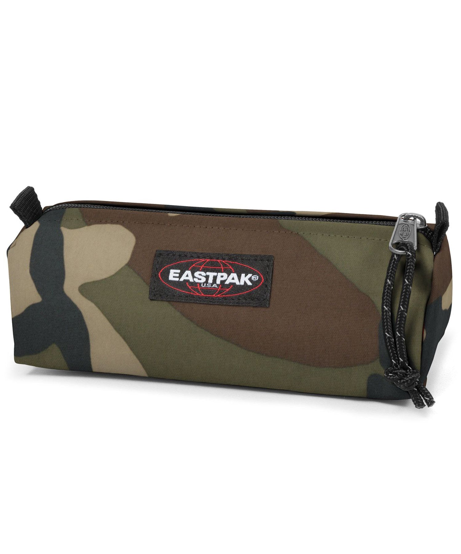 eastpak estuche benchmark de color camo, practico, sencillo, y duradero, cierre con cremallera.