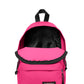 eastpak mochila orbit pink-escape- la hermana pequeña de la mítica padded pak´r de color rosa tejido impermeable y durabilidad garantizada.