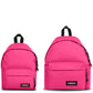 eastpak mochila orbit pink-escape- la hermana pequeña de la mítica padded pak´r de color rosa tejido impermeable y durabilidad garantizada.