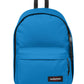 mochila-eastpak-out-of-office-azure-blue-color-azul-27-litros-de-volumen-varios bolsillos-resistente-al-agua