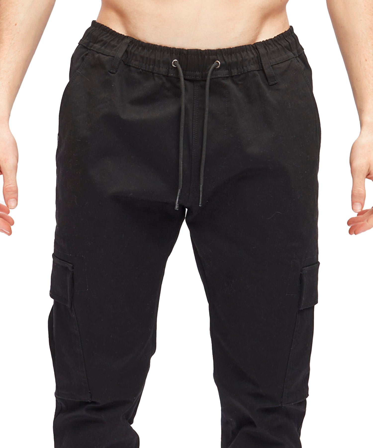 pantalón tipo cargo elastico y adaptable,color negro,cintura elastica con cordón.