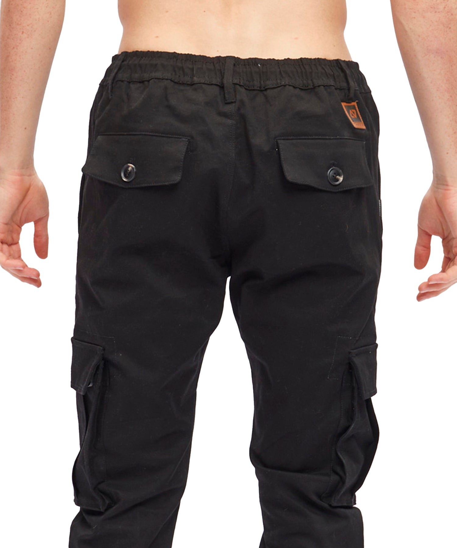 pantalón tipo cargo elastico y adaptable,color negro,cintura elastica con cordón.