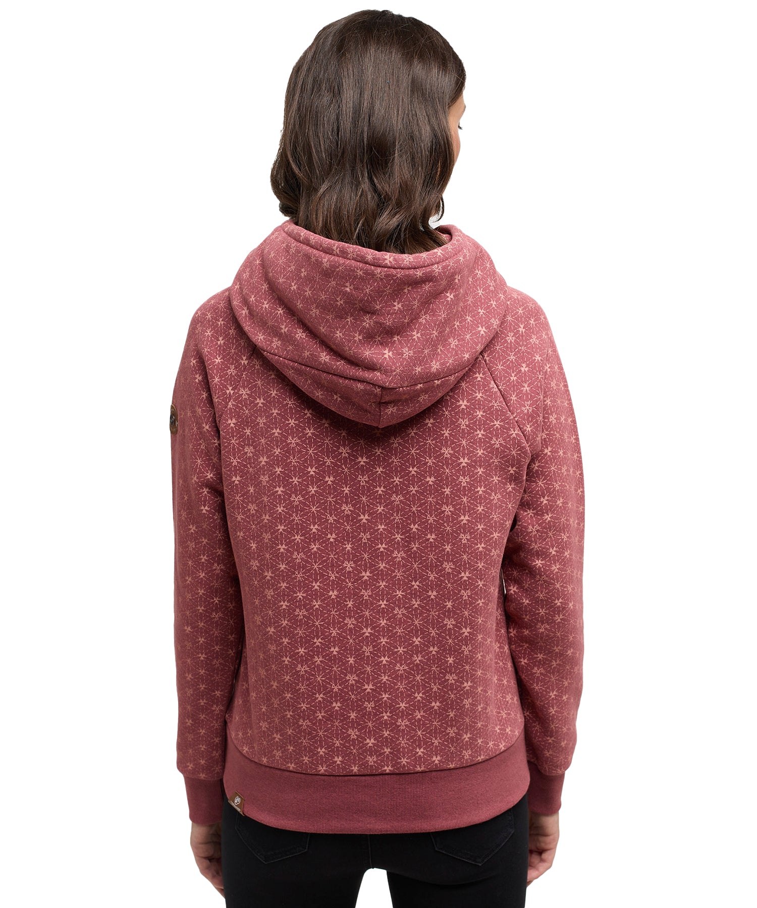 sudadera de mujer, con capucha, material suave, estampado discreto y bolsillos laterales.