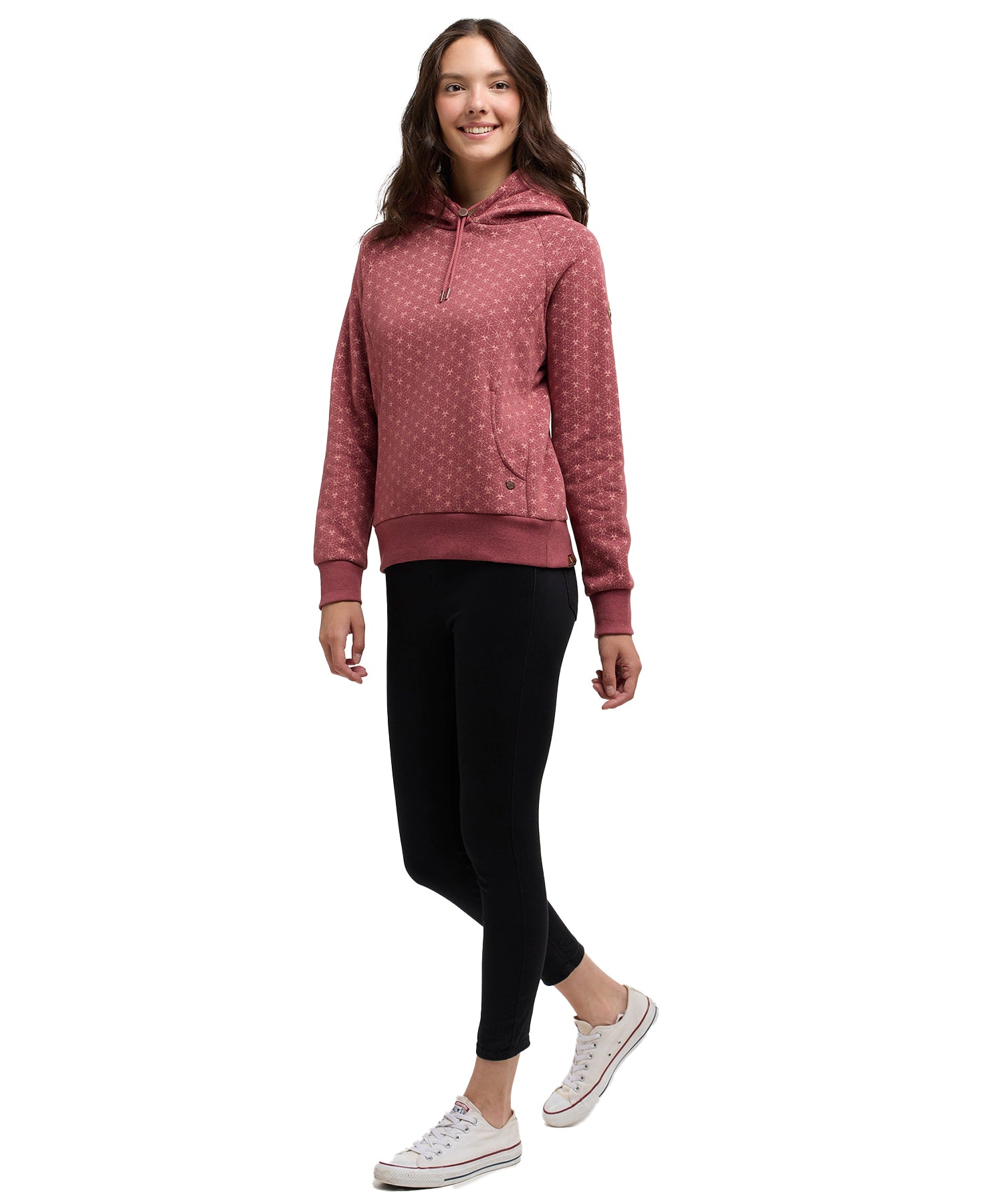 sudadera de mujer, con capucha, material suave, estampado discreto y bolsillos laterales.