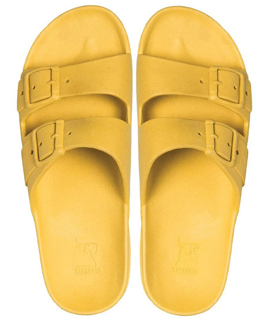 Zapatillas veraniegas Cacatoes-color amarillo mosrtaza-frescas,informales ,comodas ,varios modelos y varios colores.